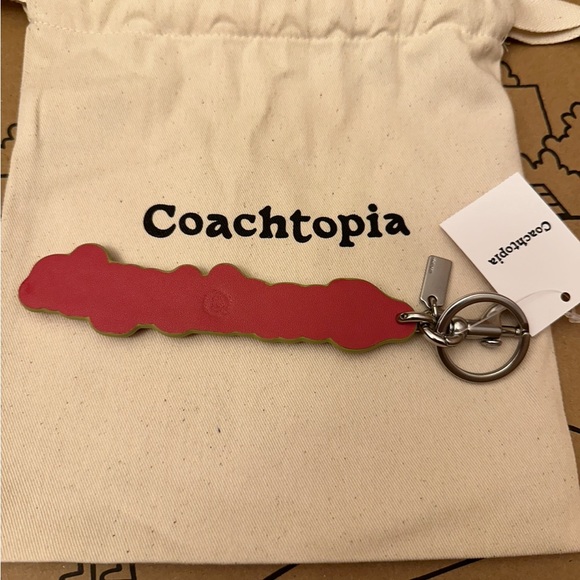 ❤️❤️❤️NWT Coach/Coachtopia purse/backpack keychain/silvertone ❤️❤️❤️ - Picture 4 of 5